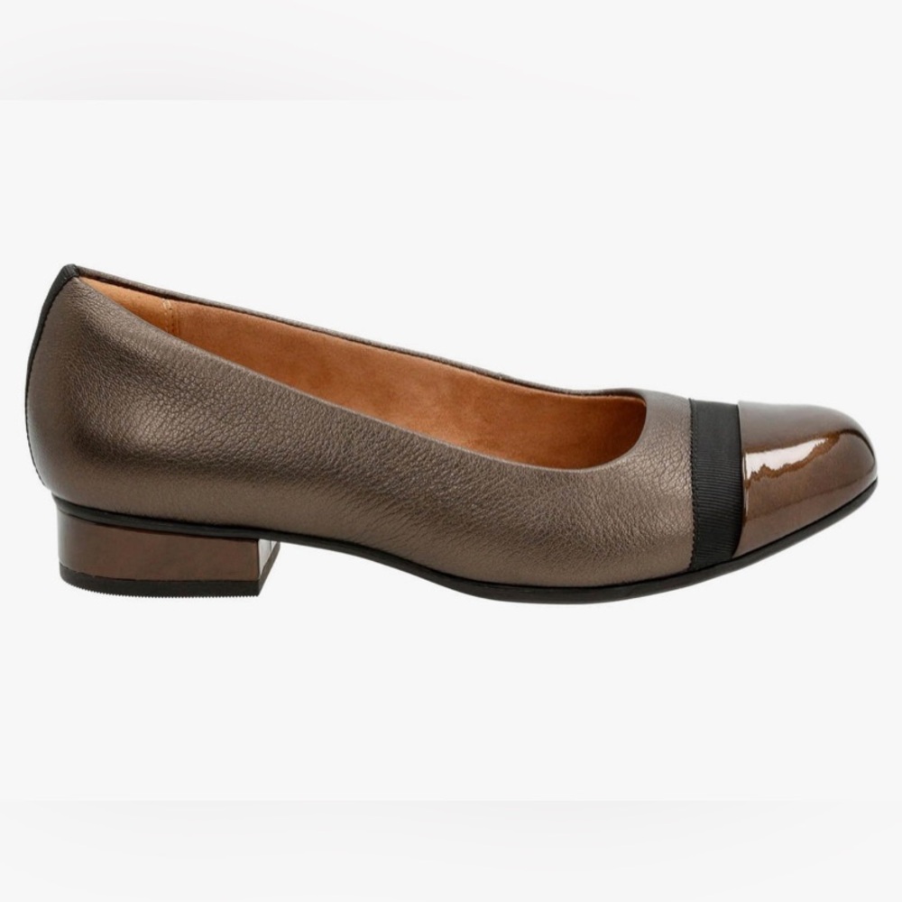 Clarks Keesha Metallic Leather Shoe Size 7.5 Low Heel Square Toe Business Casual